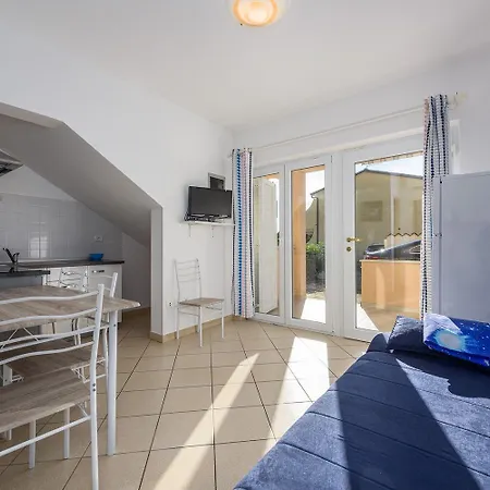Apartman Malerisches Nur 60 Meter Zum Mit Meerblick Und Eigenem Parkplatz Lovrečica